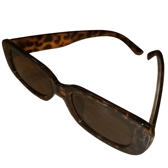 Stylish Rectangular Sunglasses - Picture 2 of 4